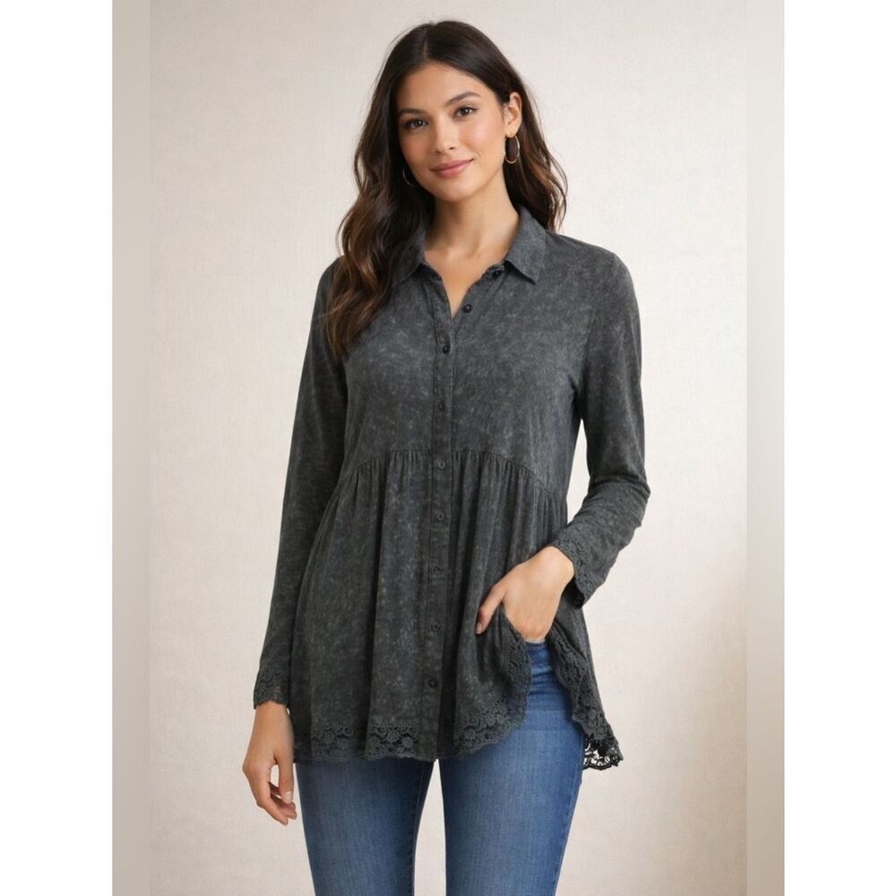 Anthropologie Umgee Gray Button Down Babydoll Top with lace hem